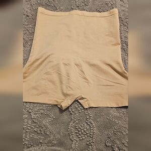 JOCKEY Seamless High-Waist Beige Shapewear Shorts